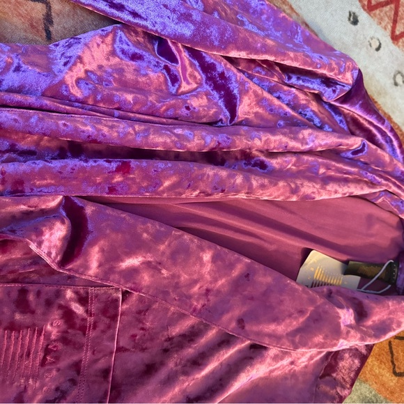 Purple Velvet Savage X Fenty ***MEN//WOMEN*** Robe Size Small UNISEX - Picture 4 of 7
